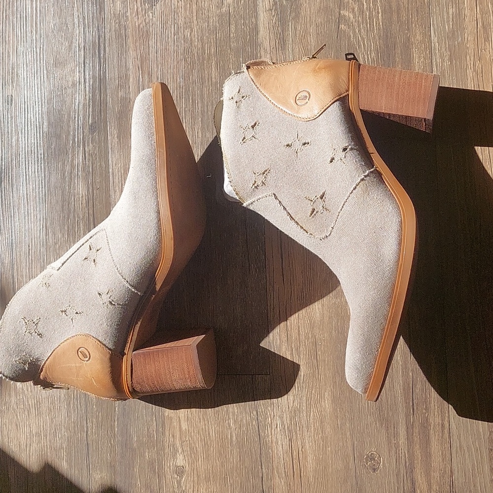 Casta boots